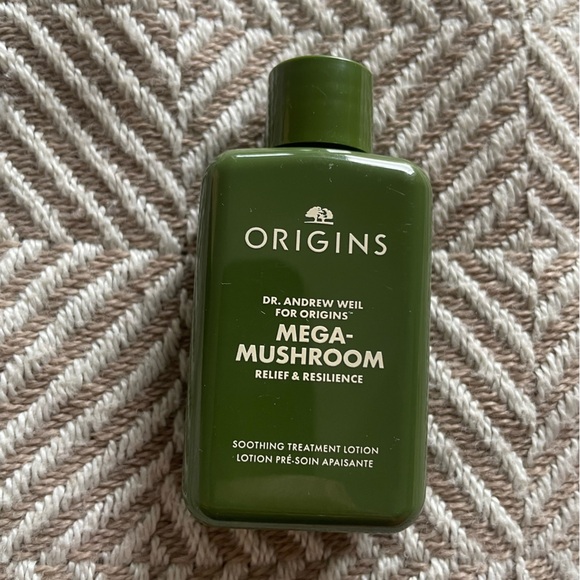 Set 2 Dr. Andrew Weil for Origins™ Mega-Mushroom Relief serum & lotion - Picture 3 of 4